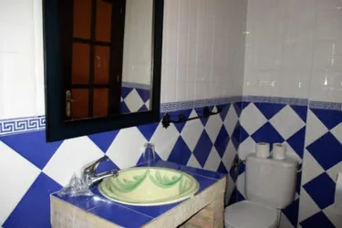 Baño privado · Habitación cuádruple · 4/5 Patio
