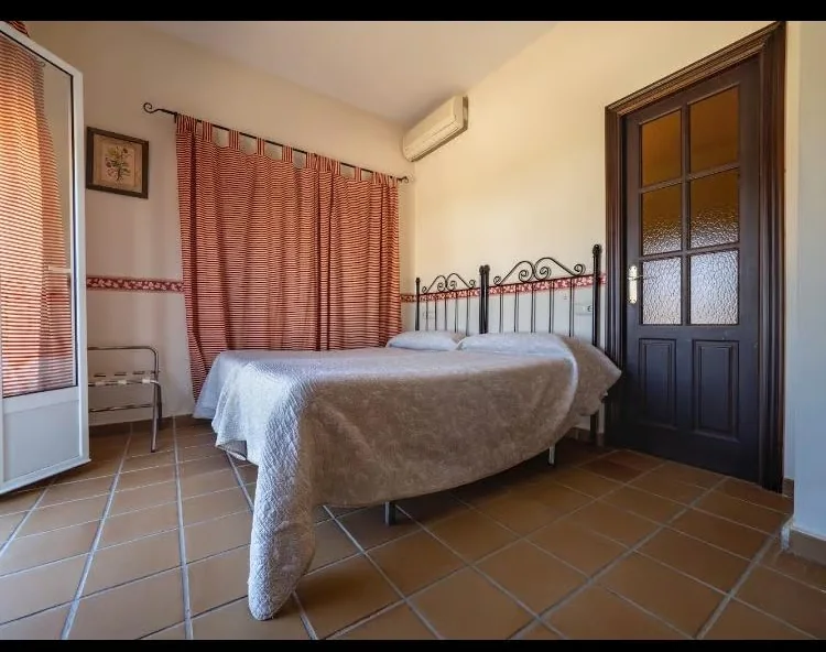 Vista de la habitación · Habitación doble · tonos claros